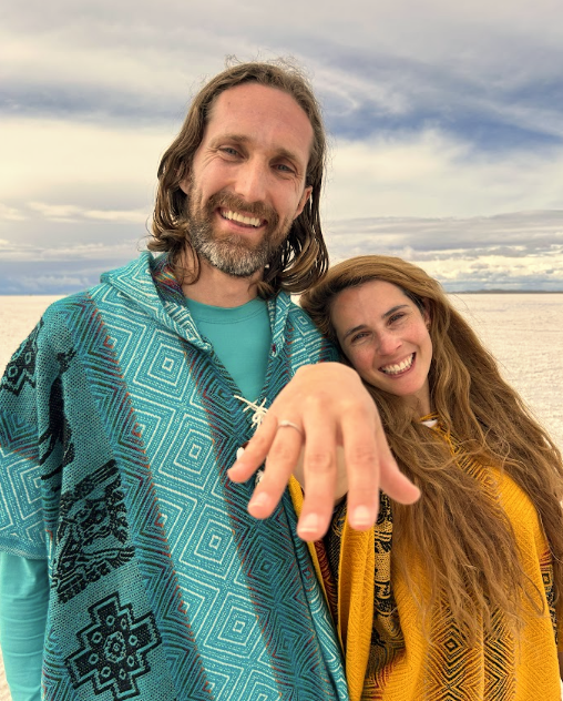 Mariana y Juan en salar