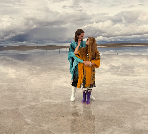 Mariana y Juan en salar